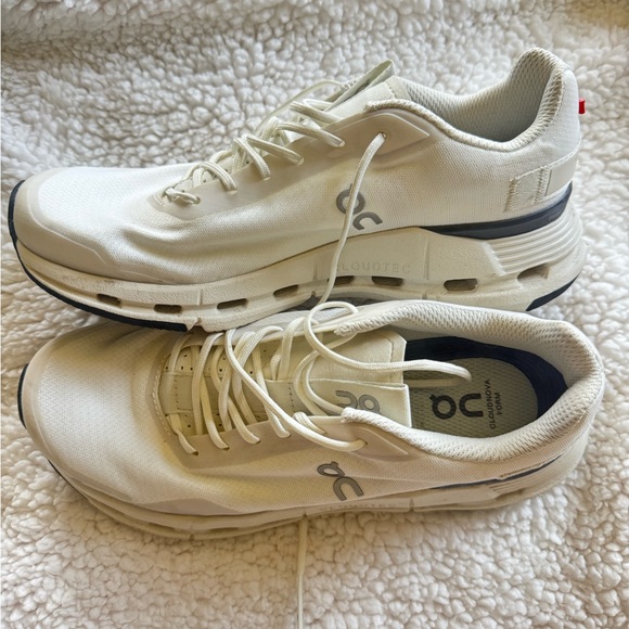 On cloud white women’s running shoes size 7 - Picture 3 of 7